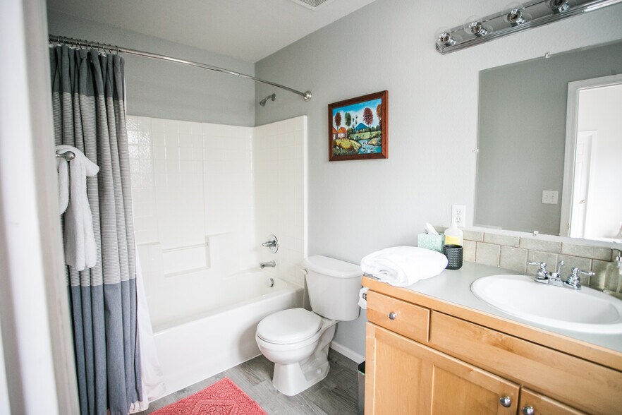 Building Photo - 2908 Des Moines Dr