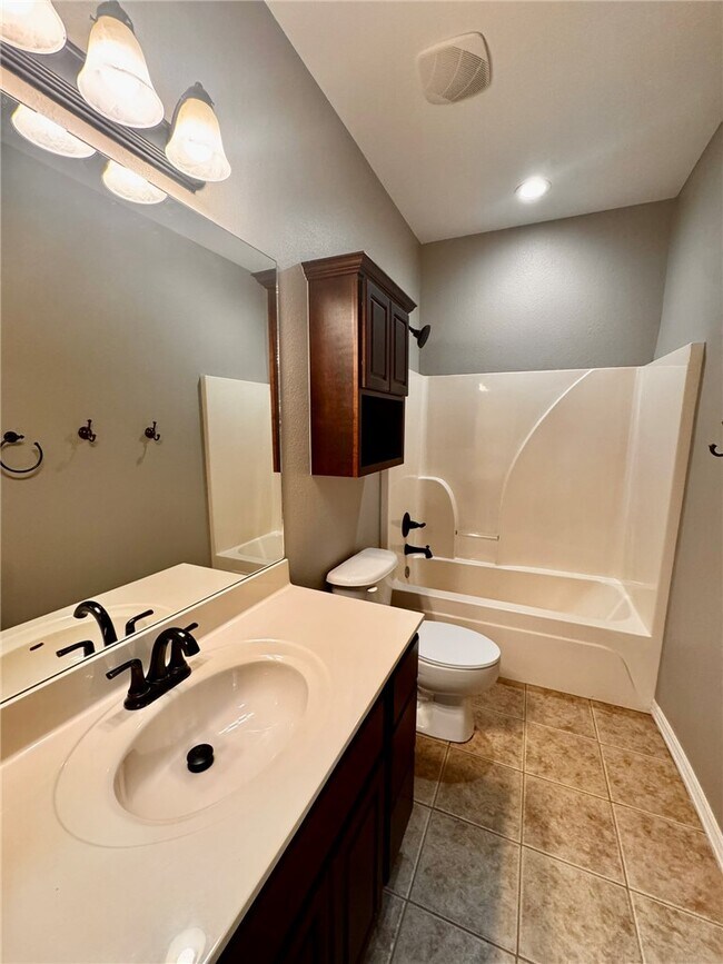 Building Photo - 6108 S 39th Pl