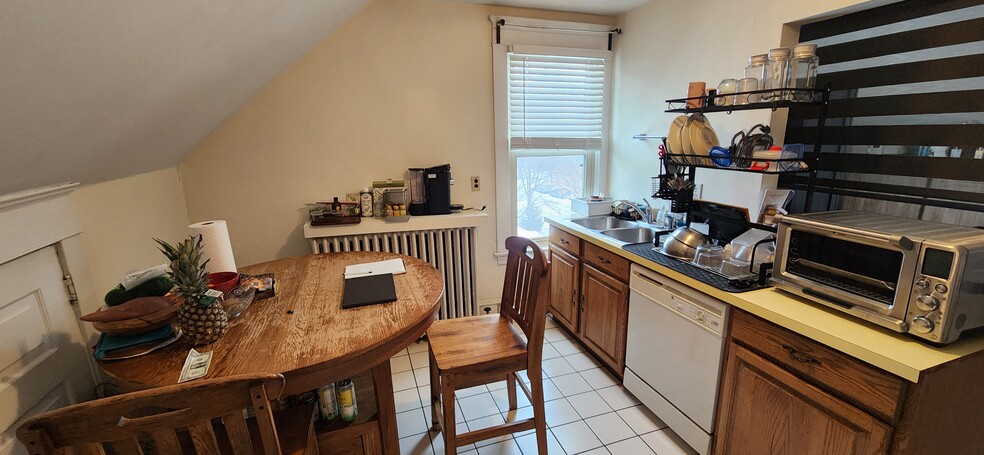 Building Photo - 1900 Colfax Ave S