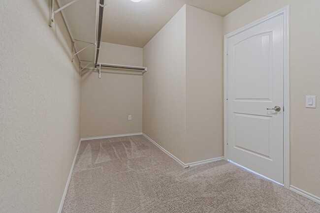 Building Photo - $300 OFF 1ST MONTH RENT IF YOU MOVE IN WIT...