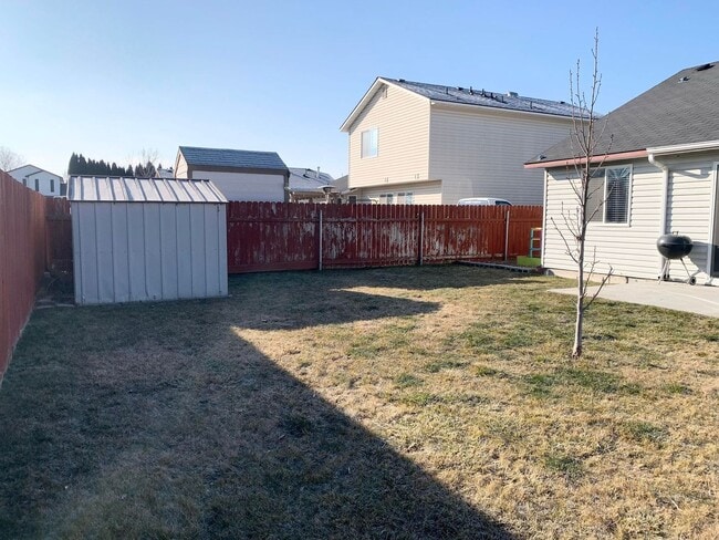 Building Photo - Wonderful Home Next to Nampa's Greenbelt!