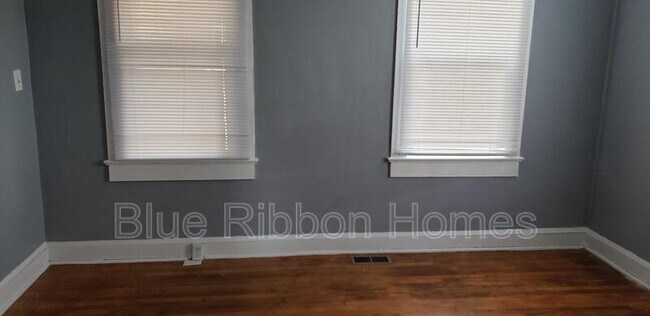 Building Photo - 2806 E 5th Ave