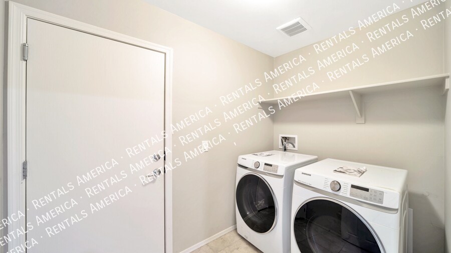 Building Photo - 4910 S River Run Dr