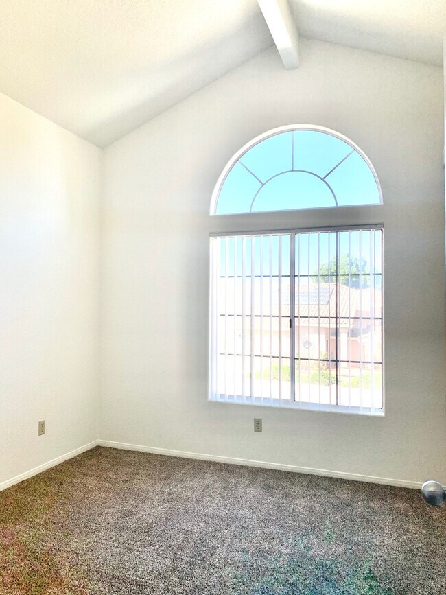 Building Photo - Spacious 4BD/2.5BA Home in Chula Vista - $4,295/mo!!