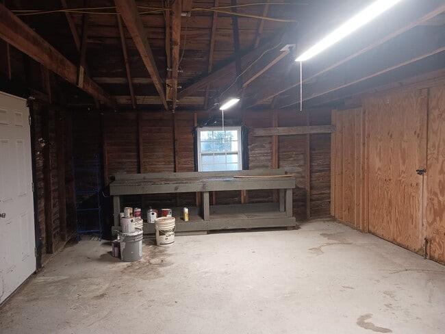 Building Photo - 305 Old Point Ave