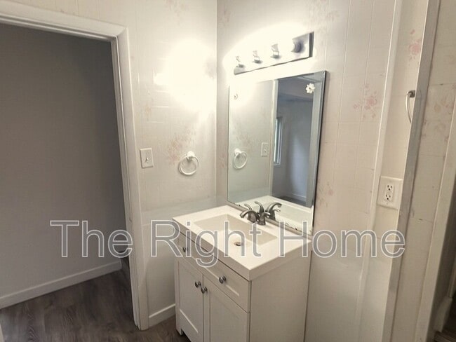 Building Photo - 8334 Izard St