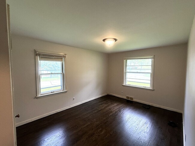 Building Photo - 9221 Waldorf Dr
