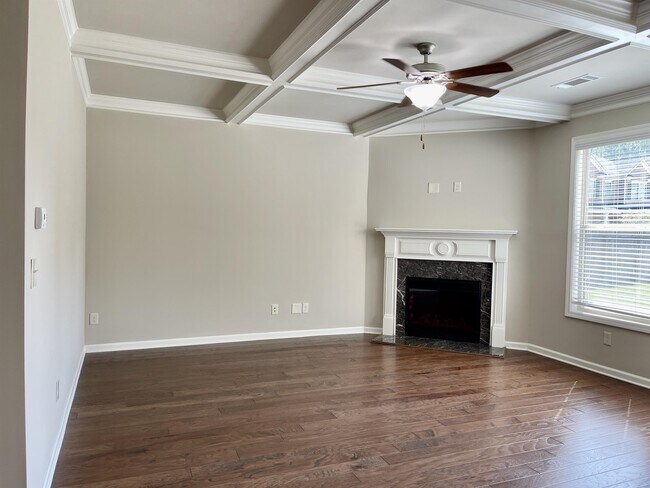Building Photo - 7531 Silk Tree Pointe