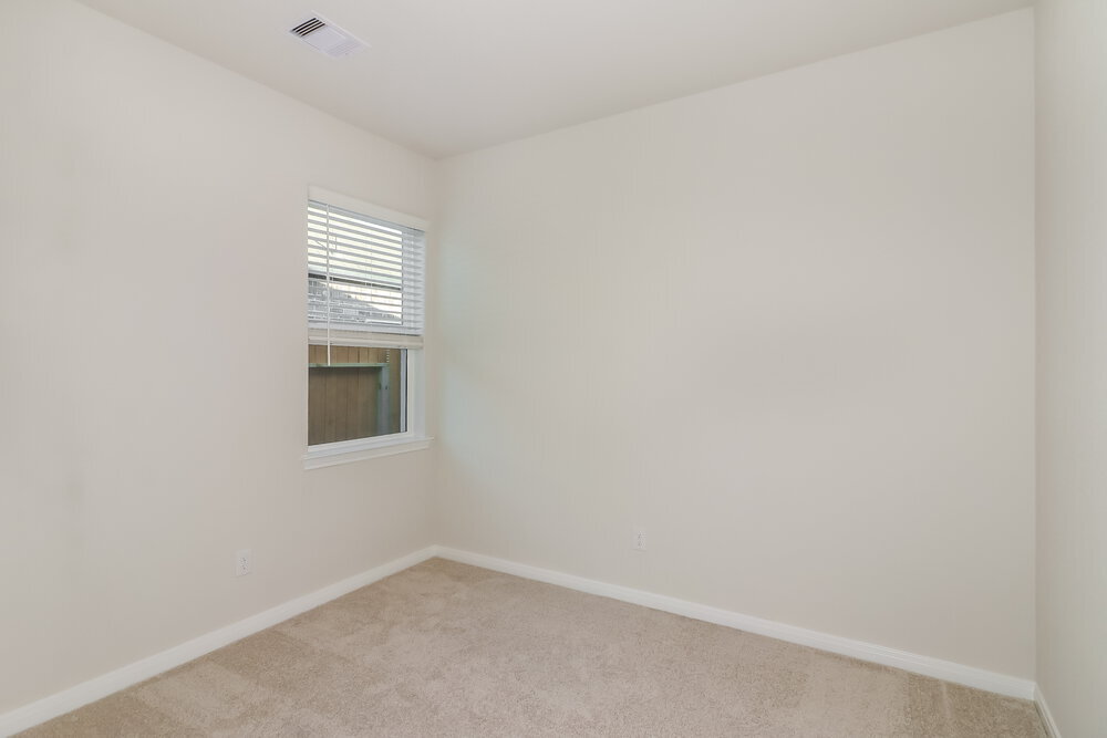 Building Photo - 424 Mustang Trot Dr