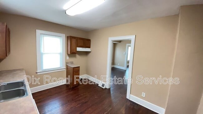 Building Photo - 717 N D St