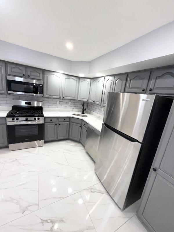 Building Photo - 68 Marrow St