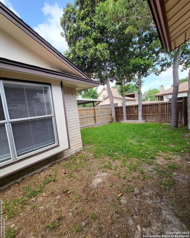Building Photo - 656 Fern Meadow Dr