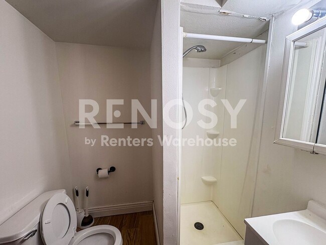 Building Photo - 5 Bed 2 Bath | Denver Home