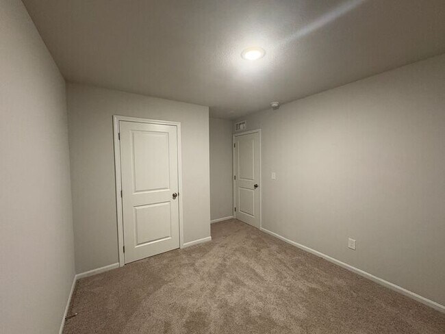 Building Photo - Charming 4-Bedroom Home with Spacious Livi...