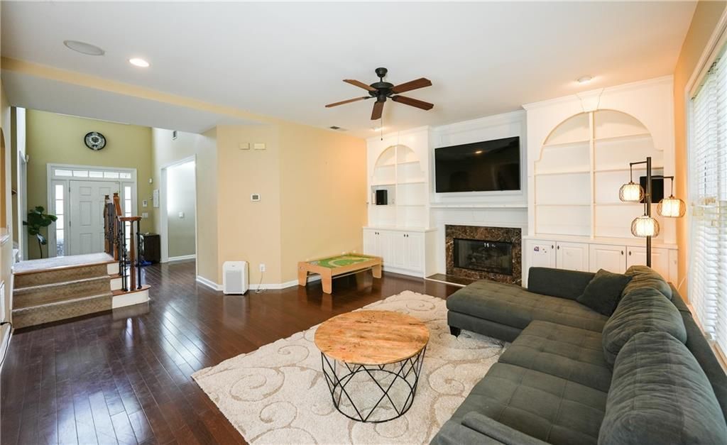 Building Photo - 350 Scarborough Way