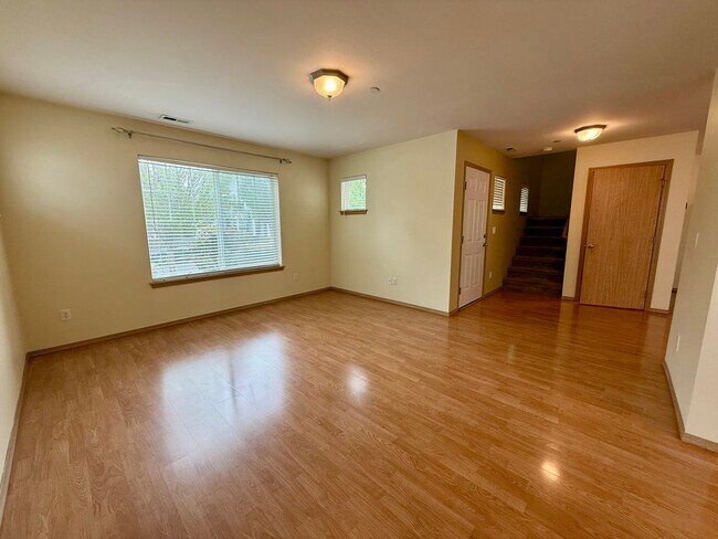 Building Photo - 3 Bed DuPont Home for Rent