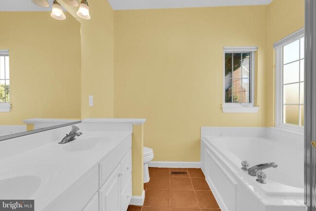 Building Photo - 46855 Willowood Pl