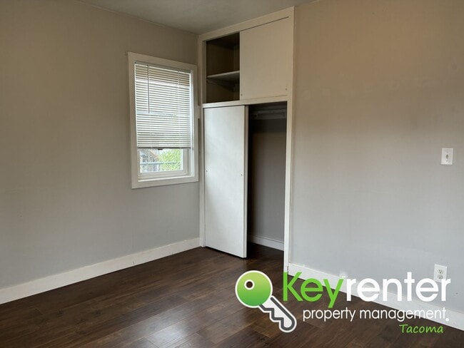Building Photo - Charming Newly Remodeled Home