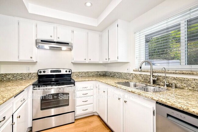 Building Photo - 2415 La Costa Ave