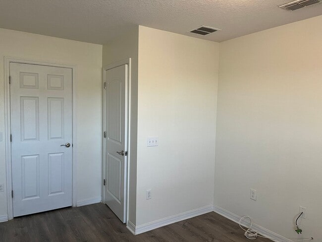 Building Photo - 3/2.5 Townhouse in Downtown Kissimmee