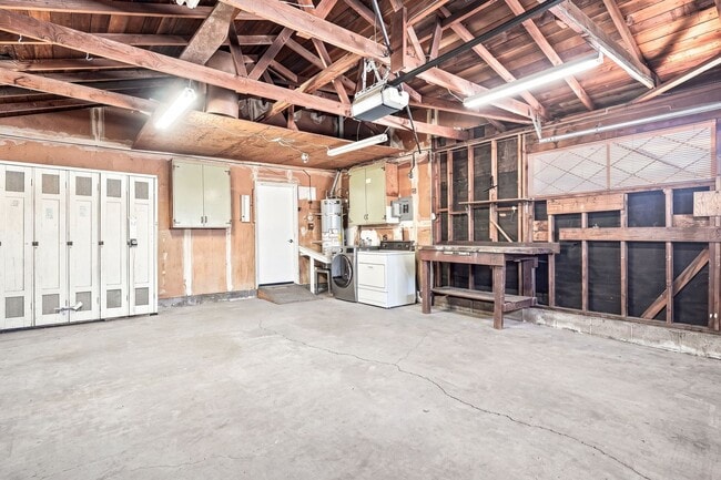 Building Photo - 4448 Irvington Ave