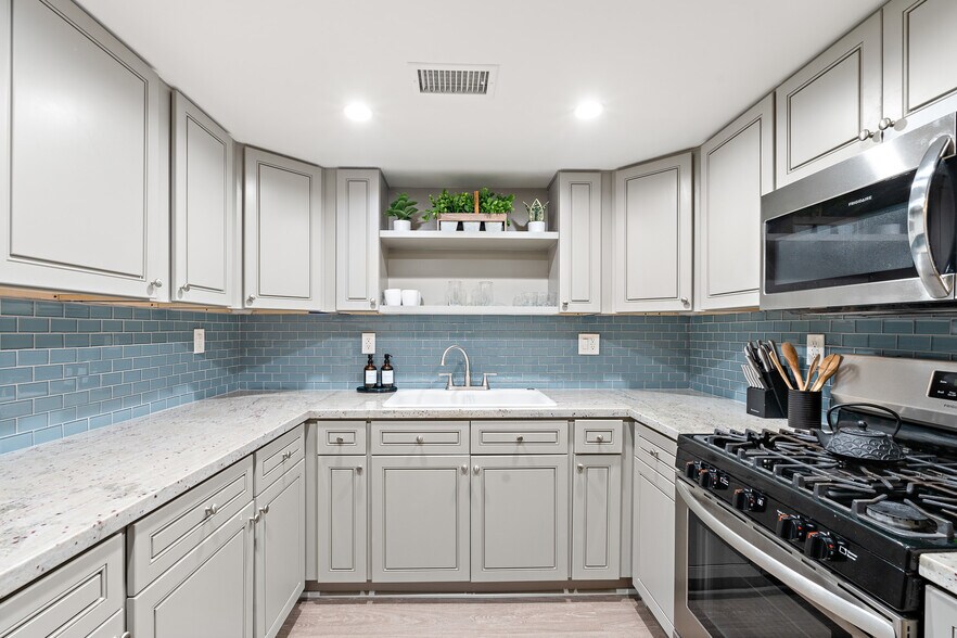 Building Photo - 15229 Freeman Ave