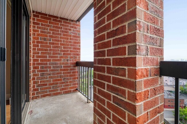 Building Photo - 15 N Beacon St