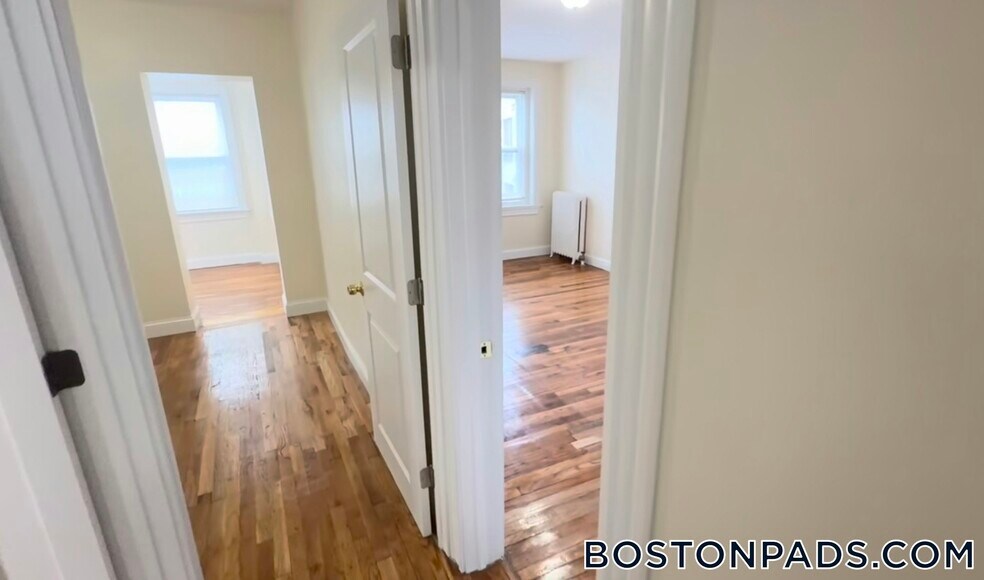 Building Photo - 244 Kelton St