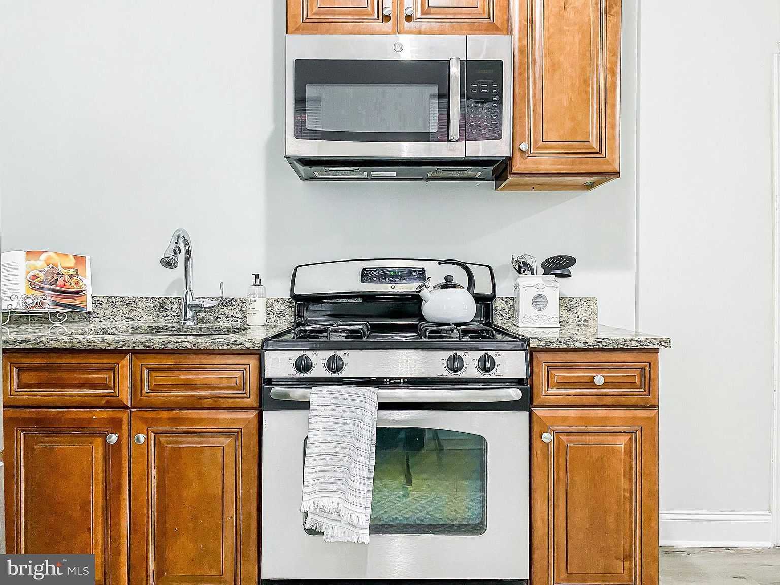 Kitchen - 2556 N Bouvier St