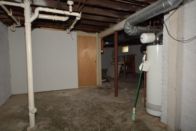 Building Photo - 2837 Hyde Park Plz