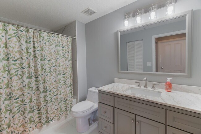Building Photo - 9901 Baywinds Blvd