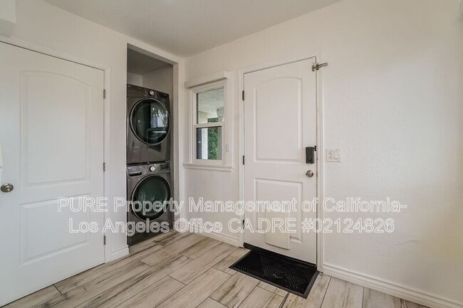 Building Photo - 5049 Pickford St
