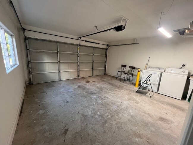 Building Photo - Bright and Spacious 3-Bedroom Home in the Heart of South Davis