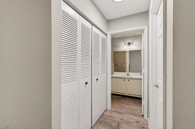 Building Photo - 460 Hardwood Pl