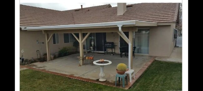 Building Photo - 3143 Mariposa Ave