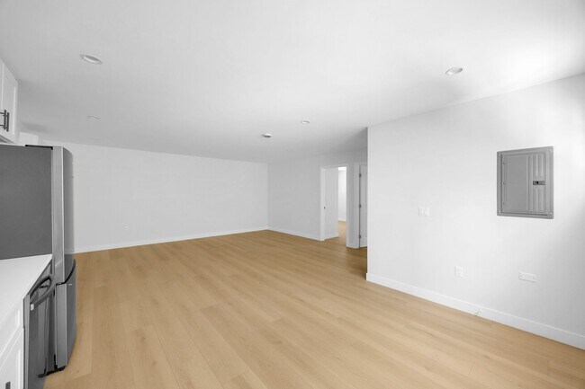 Building Photo - 3 Bedroom, 2 Bathroom Home – Near CSULB