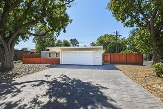 Building Photo - 2563 Greer Rd