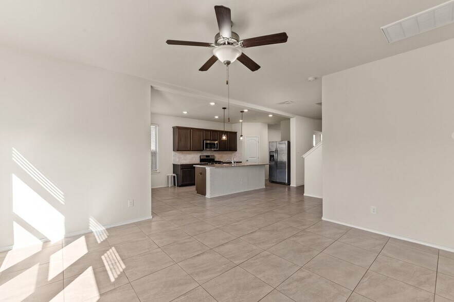 Building Photo - 3715 White Gardenia Ln