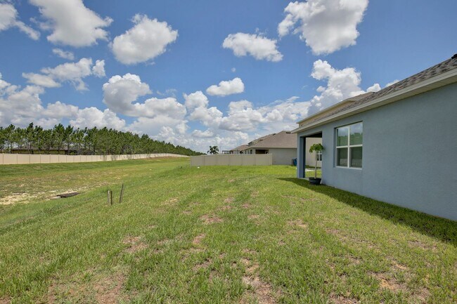 Building Photo - Beautiful 4 Bedroom, 2 bath home is Available for Rent in the Forest Lake Community!