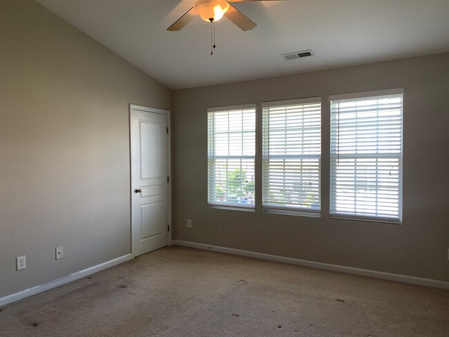 Building Photo - Perfectly Located 2 Bedroom Suite Townhome...
