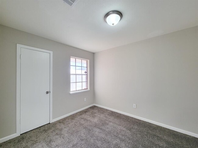 Building Photo - 4119 Holloway Dr