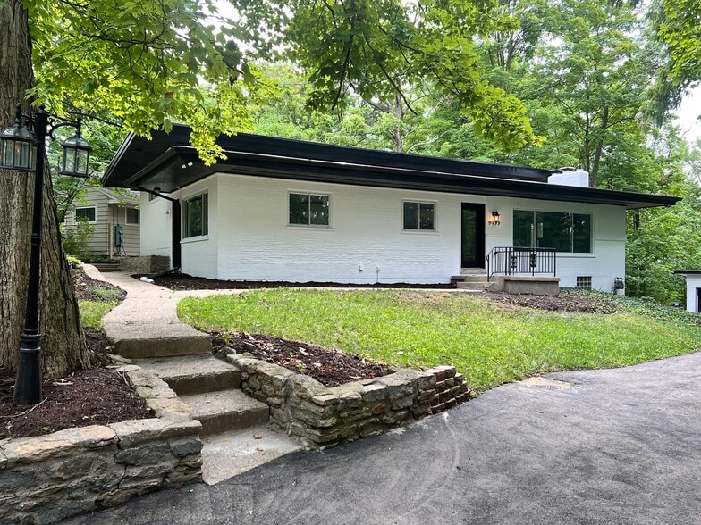 Building Photo - 9499 Maple Knoll Dr