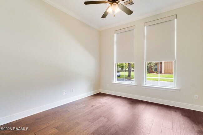 Building Photo - 405 S Montauban Dr