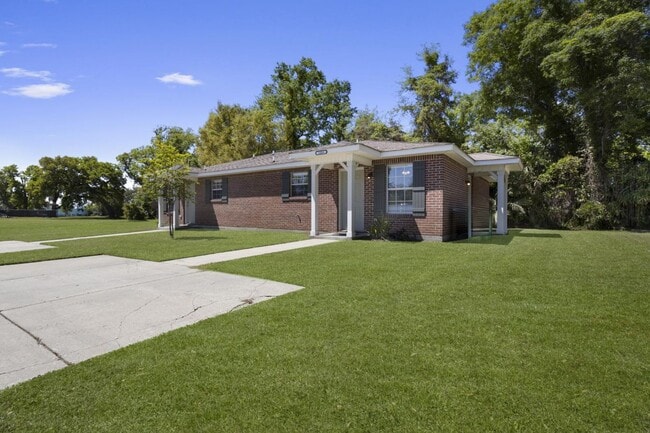 Building Photo - Gulfport Duplex