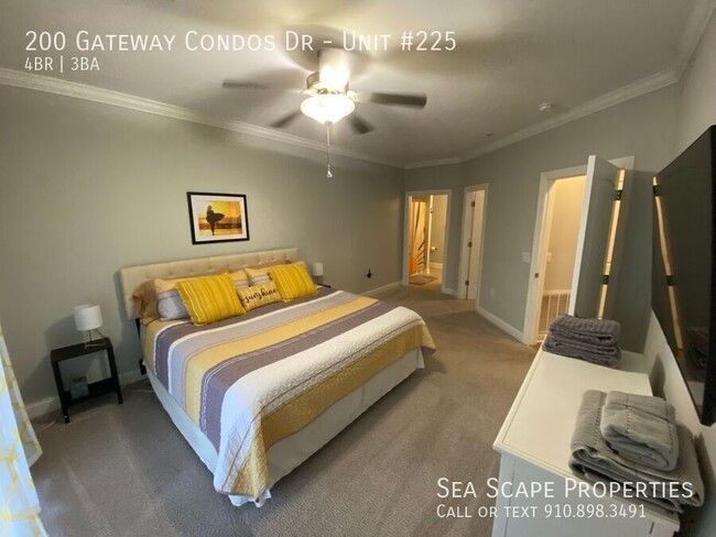 Building Photo - 4bed/2.5 Bath Apartment in Surf City