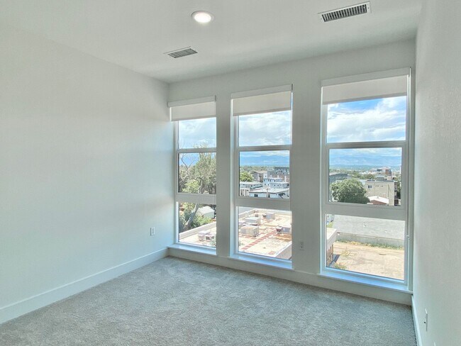 Building Photo - 3500 S Corona St