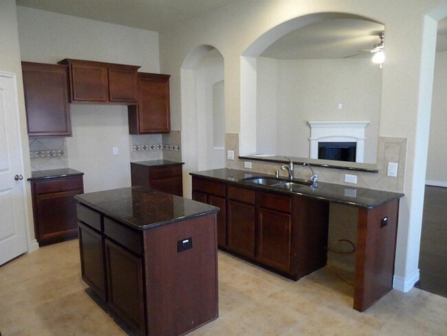 Building Photo - 5623 S Denham Ridge Ln