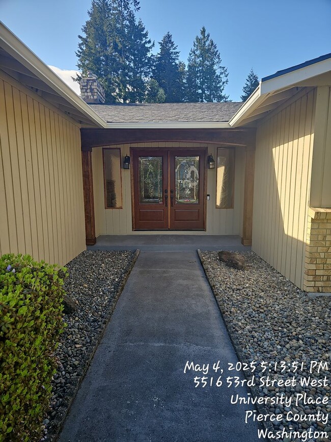 Building Photo - University Place Custom Rambler home for R...