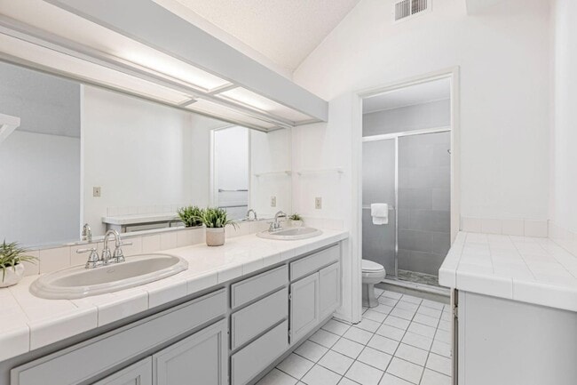 Building Photo - 39737 Potrero Dr