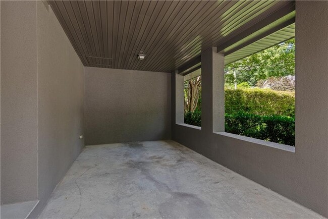 Building Photo - 2901 N Hills Dr NE